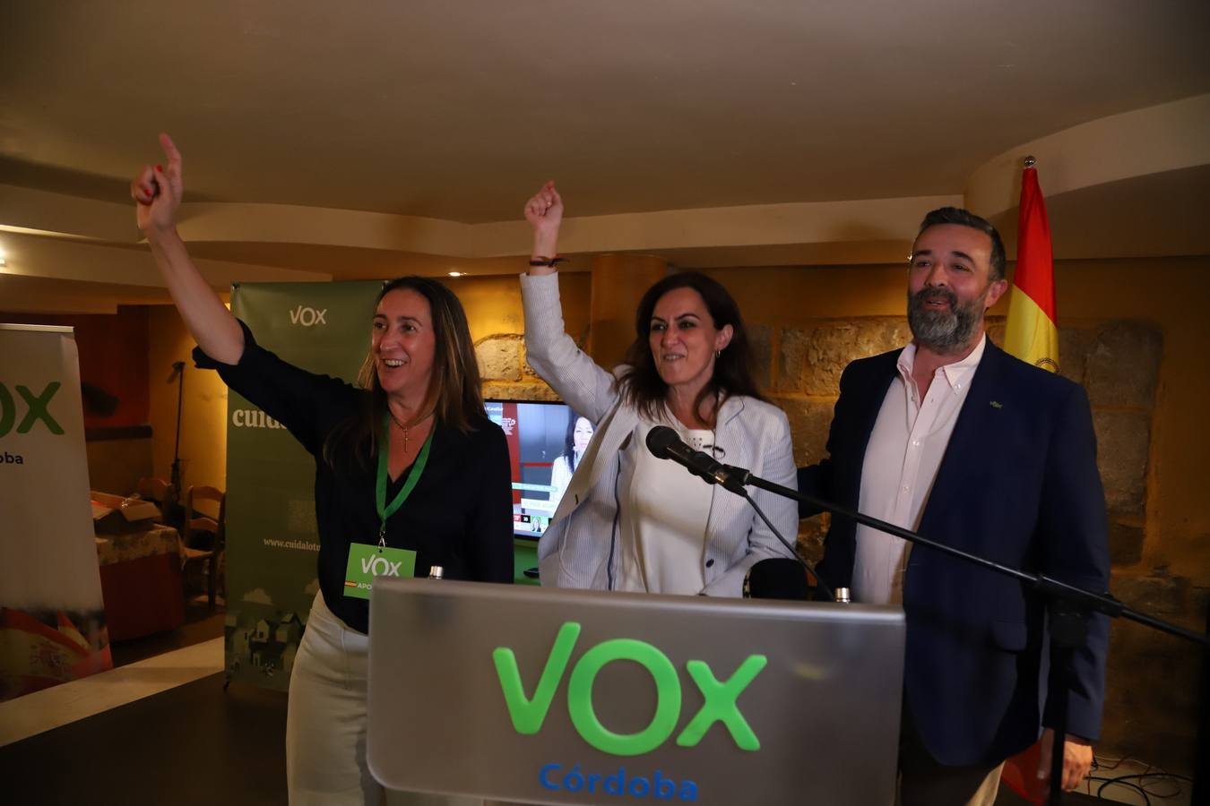 El ambiente en la sede de Vox de Córdoba, en imágenes