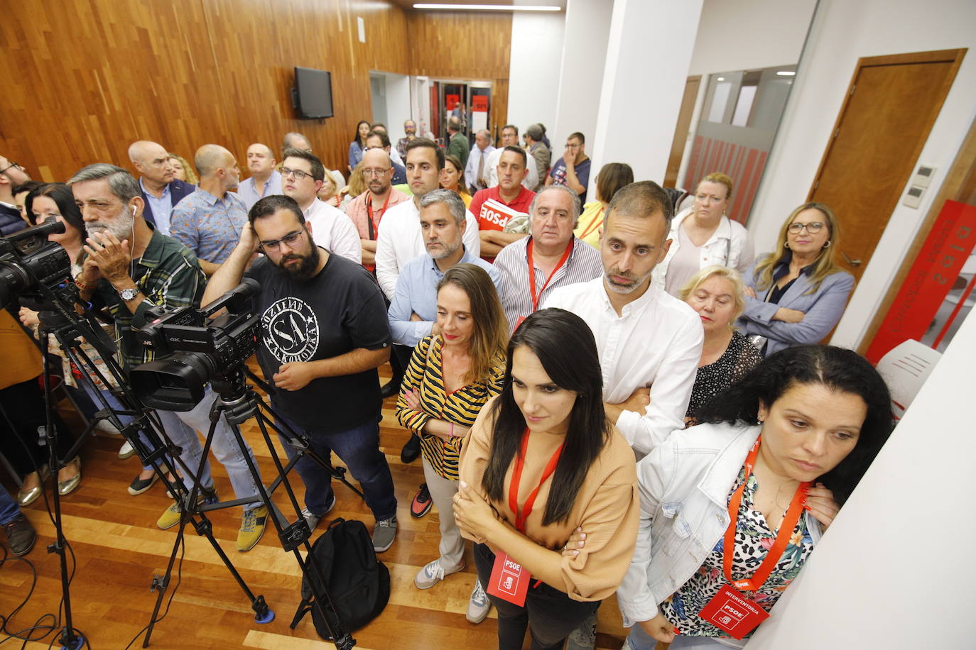 El ambiente en la sede del PSOE de Córdoba, en imágenes