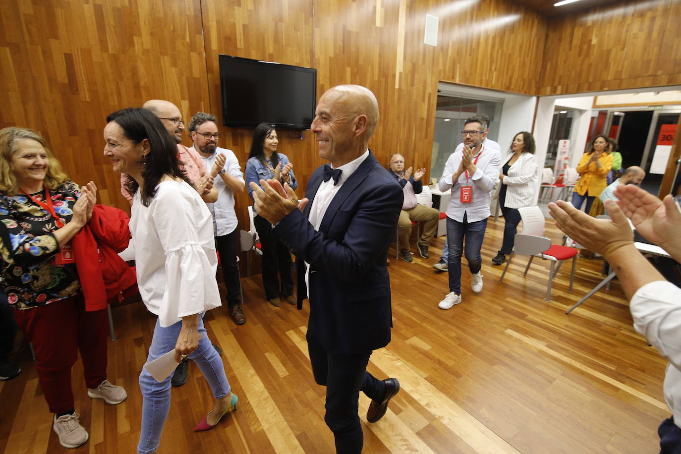 El ambiente en la sede del PSOE de Córdoba, en imágenes