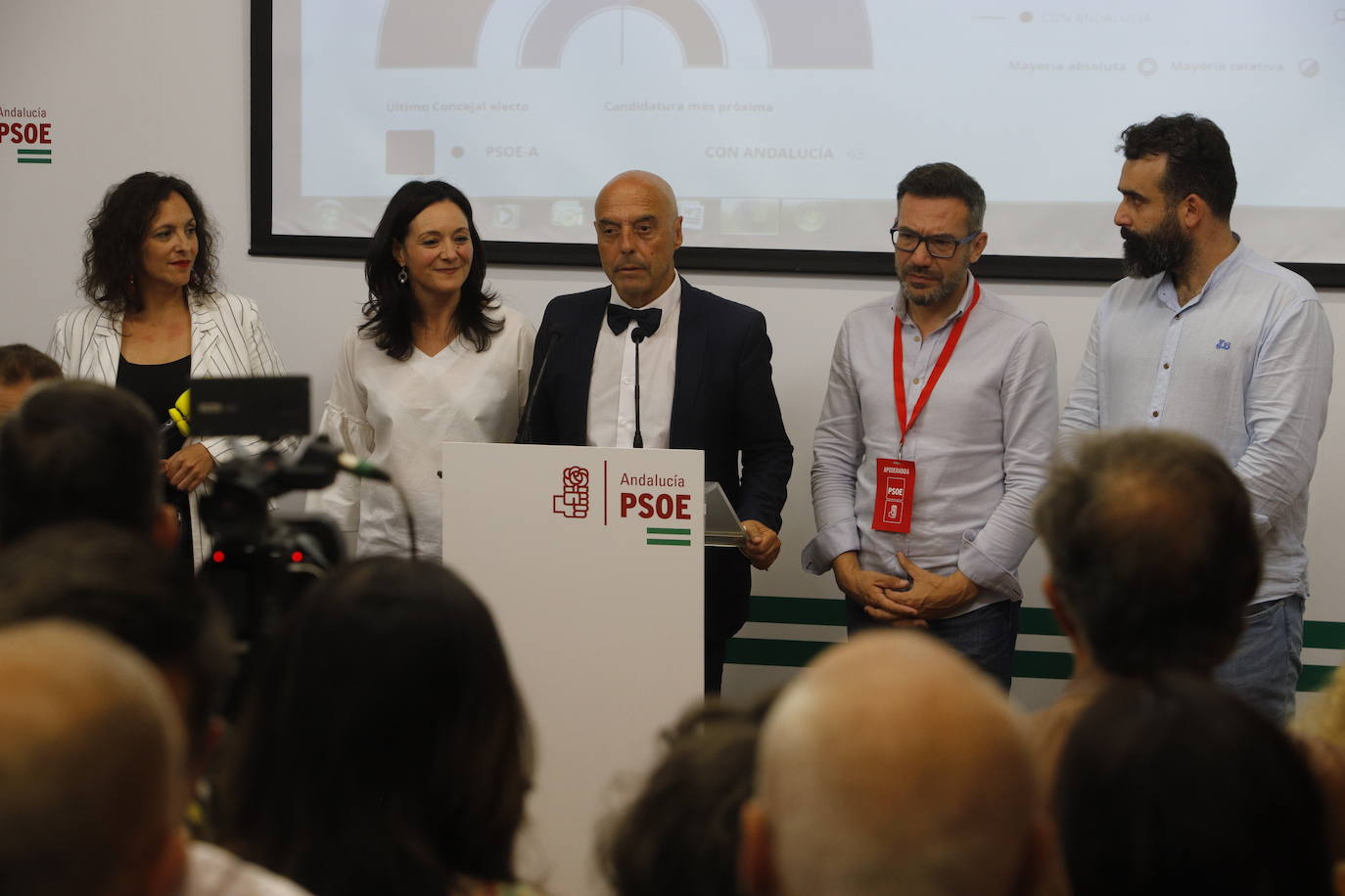 El ambiente en la sede del PSOE de Córdoba, en imágenes