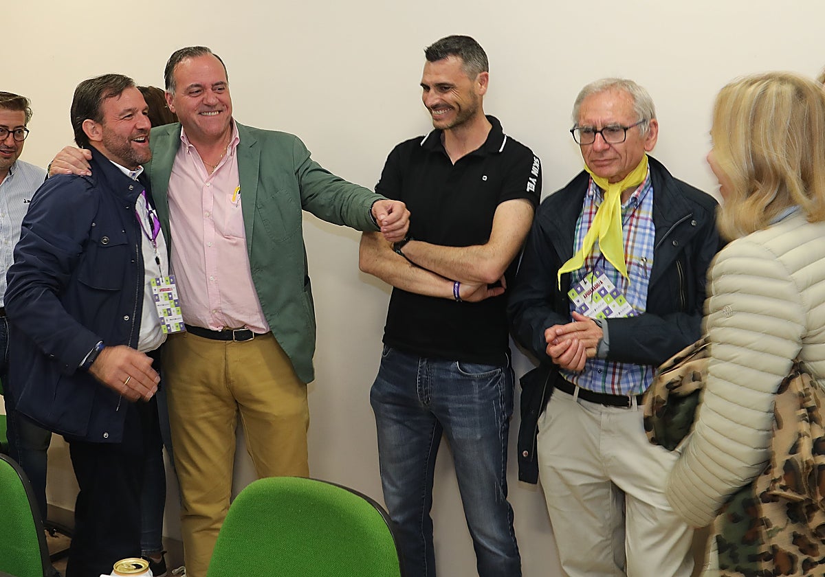 El candidato de ¡Vamos Palencia! Domiciano Curiel celebra la victoria de este nuevo partido en su sede