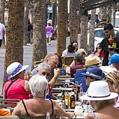 «Esto es un bar de pueblo»: la razón de un hostelero para ofrecer 50 euros por 15 horas semanales a un camarero