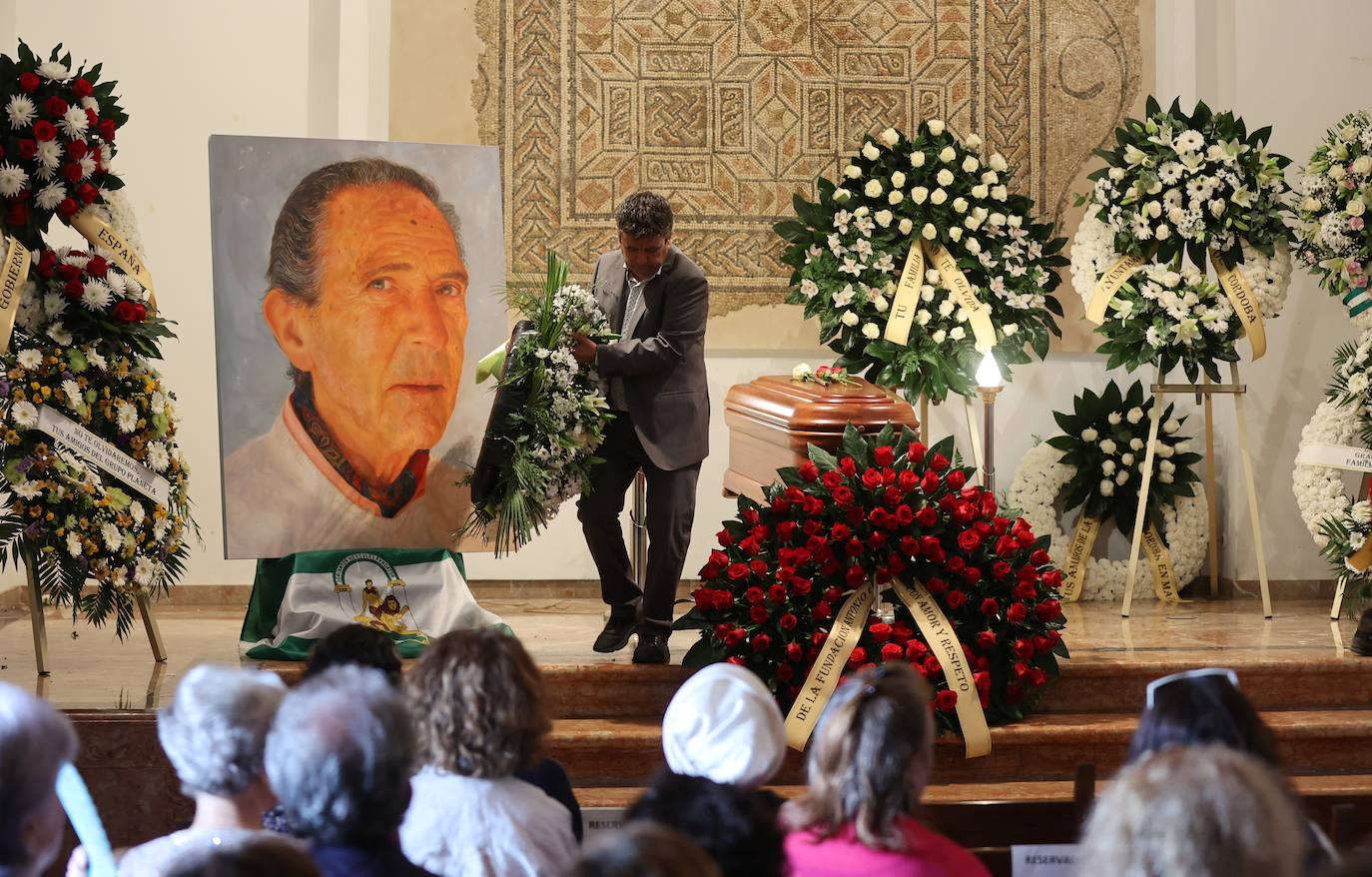 La capilla ardiente del escritor Antonio Gala, en imágenes