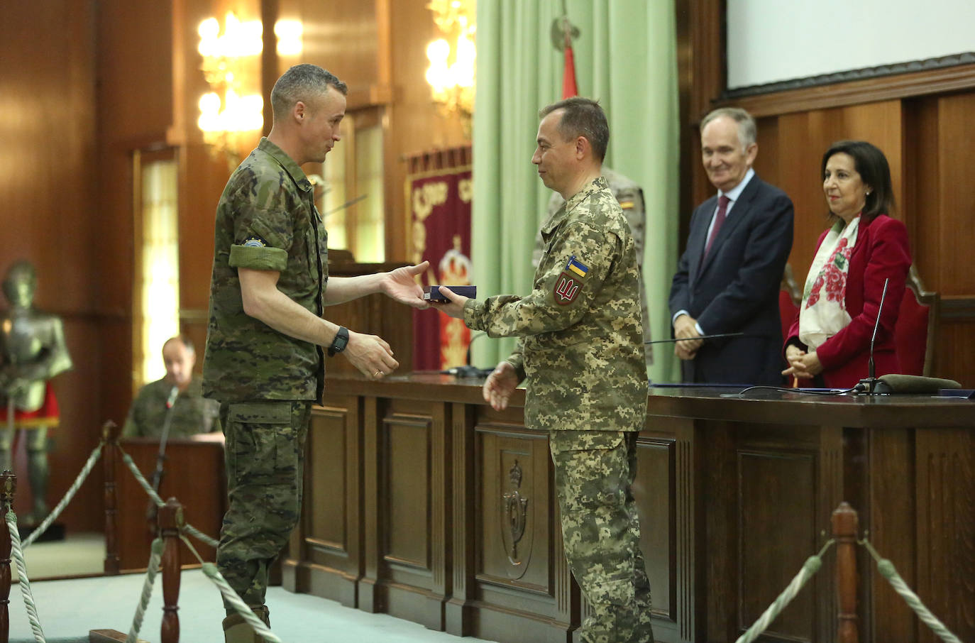 La ministra de Defensa despide a los sanitarios ucranianos