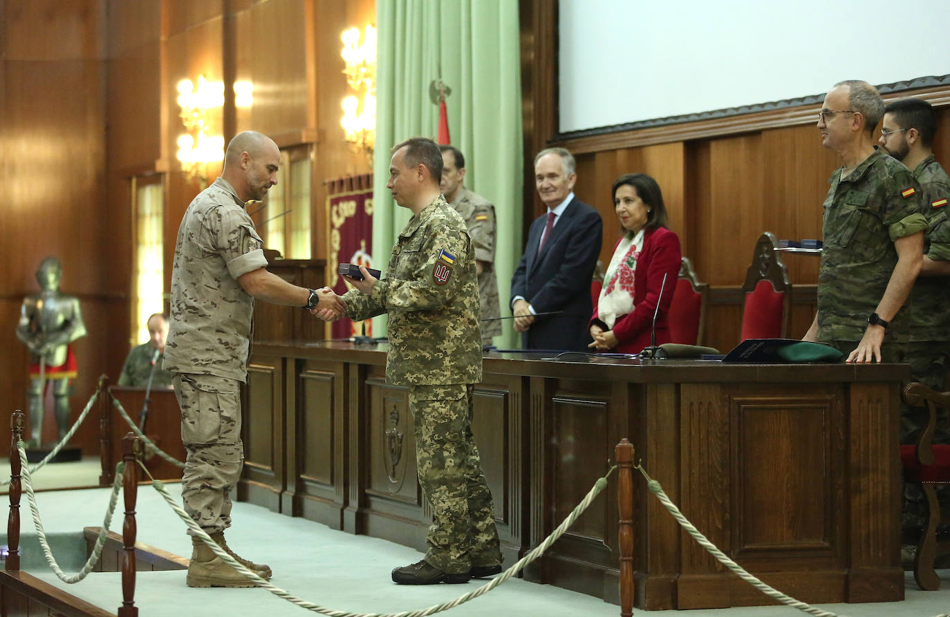 La ministra de Defensa despide a los sanitarios ucranianos