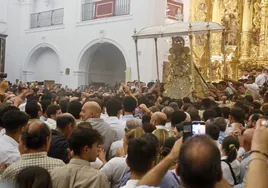 El salto de la reja a las 2.56 horas inicia la procesión de la Virgen del Rocío 2023