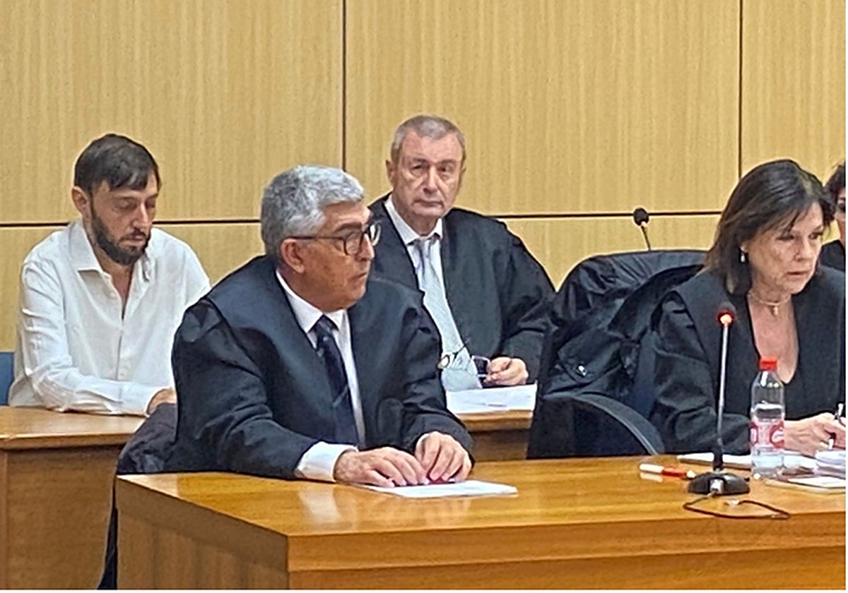 Imagen del abogado acusado de asesinar a su novia en Valencia durante el juicio