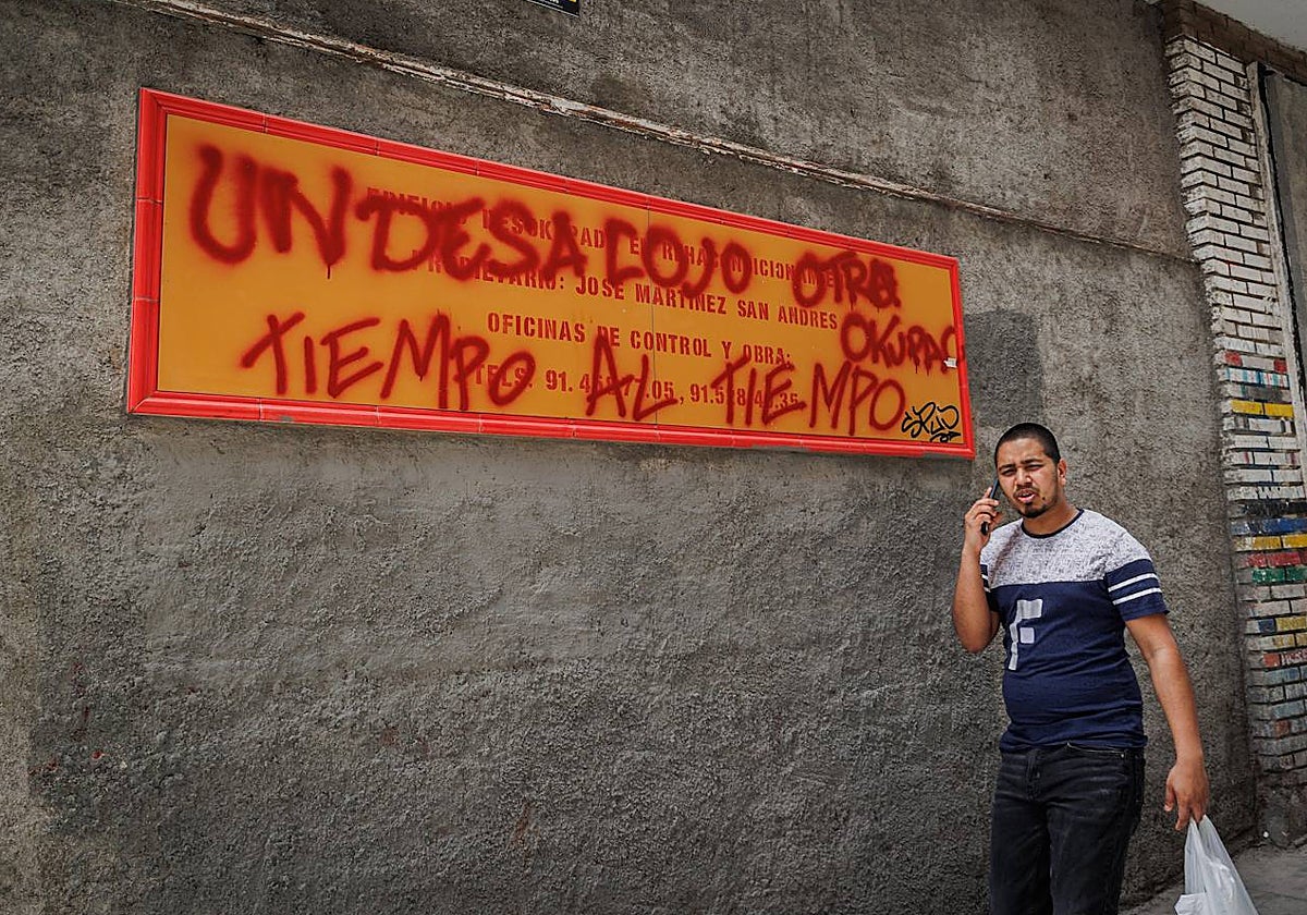 Pintada tras el desalojo del edificio okupa La Quimera, en Lavapiés