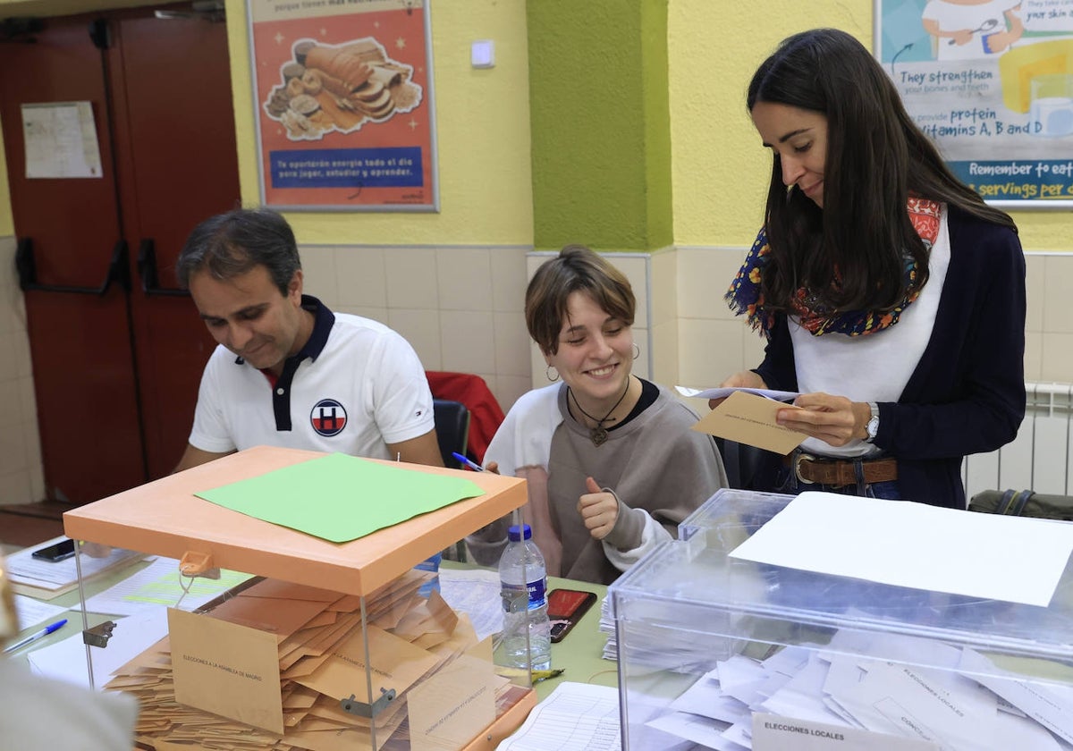 Miembros de una mesa electoral en las pasadas elecciones del 28M