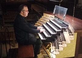 Pedro Alberto Sánchez, organista y maestro de capilla del Monasterio de El Escorial: «La primera vez que vi tocar un órgano, me parecía imposible»