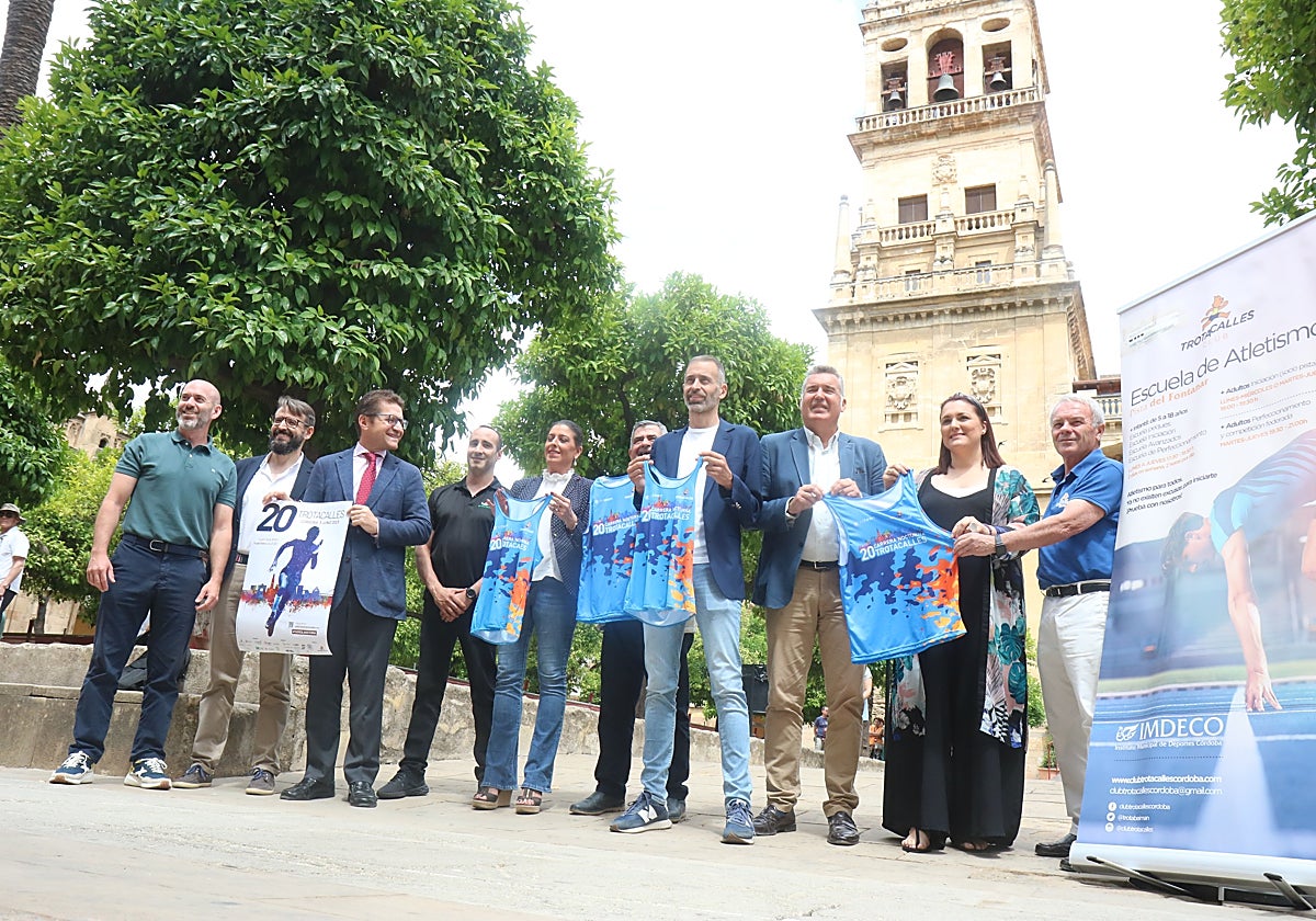 Ortiz, Torrejimeno y autoridades y organizadores, en la presentación de la prueba este miércoles