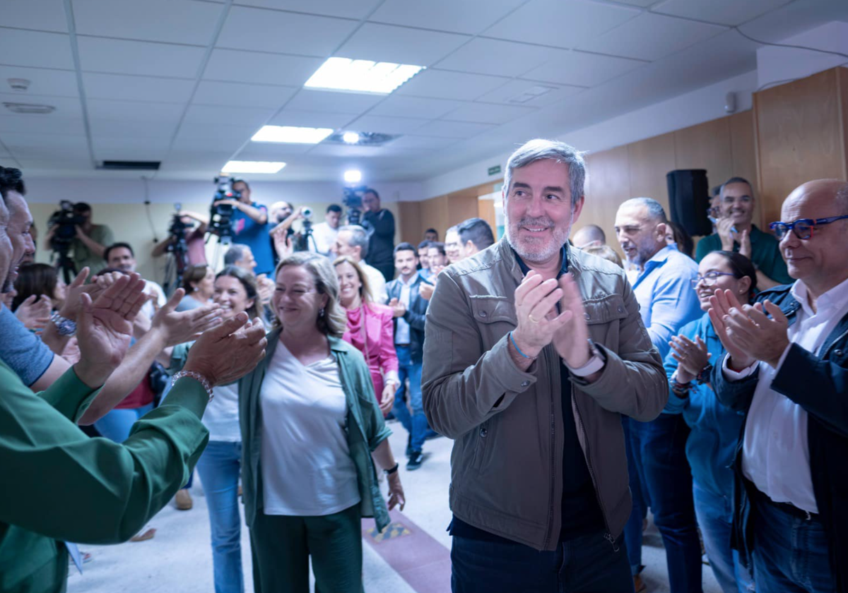 El candidato a la presidencia de CC, Fernando Clavijo, en la noche electoral