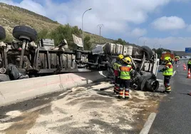 Herido el conductor de un camión tras volcar el vehículo en Seseña