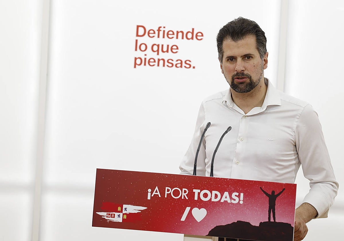 El secretario general del PSOE de Castilla y León, Luis Tudanca, comparece ante la prensa tras presidir el Plenario de la Comisión Ejecutiva Autonómica (CEA) del PSOE de Castilla y León