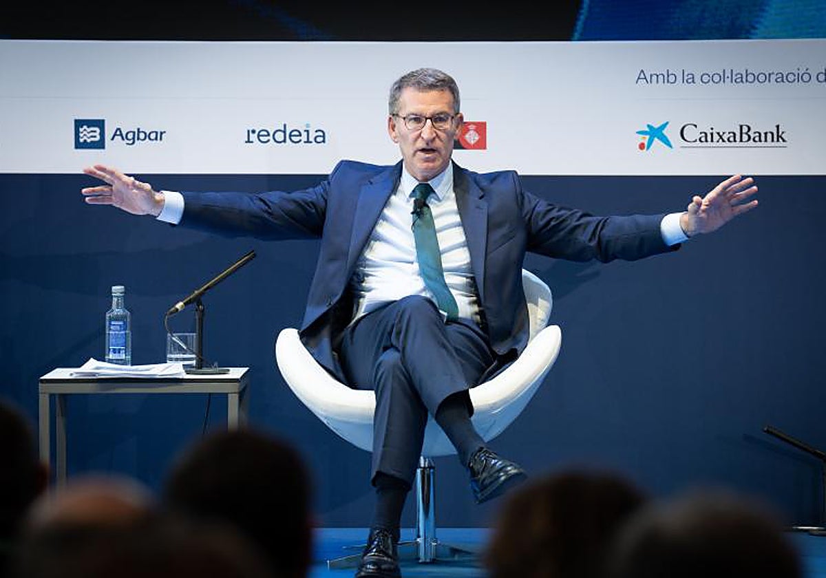 El líder de PP, Alberto Núñez Feijóo, interviene ayer durante la última jornada de la reunión del Cercle d'Economia