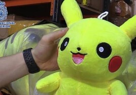 La Policía Nacional incauta casi medio millón de productos falsos de Pokémon valorados en 5 millones de euros en Cobo Calleja