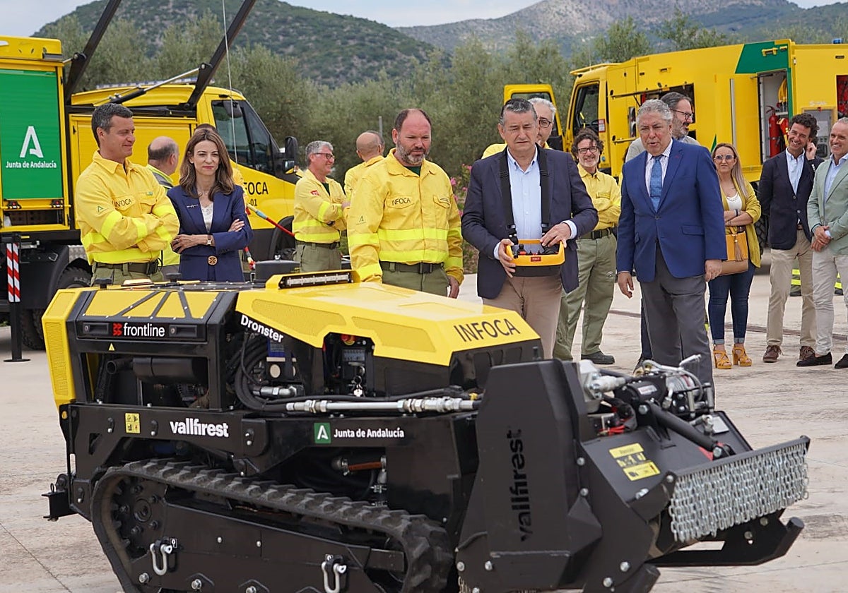El consejero Antonio Sanz en la presentación del dispositivo del Plan Infoca en Carcabuey