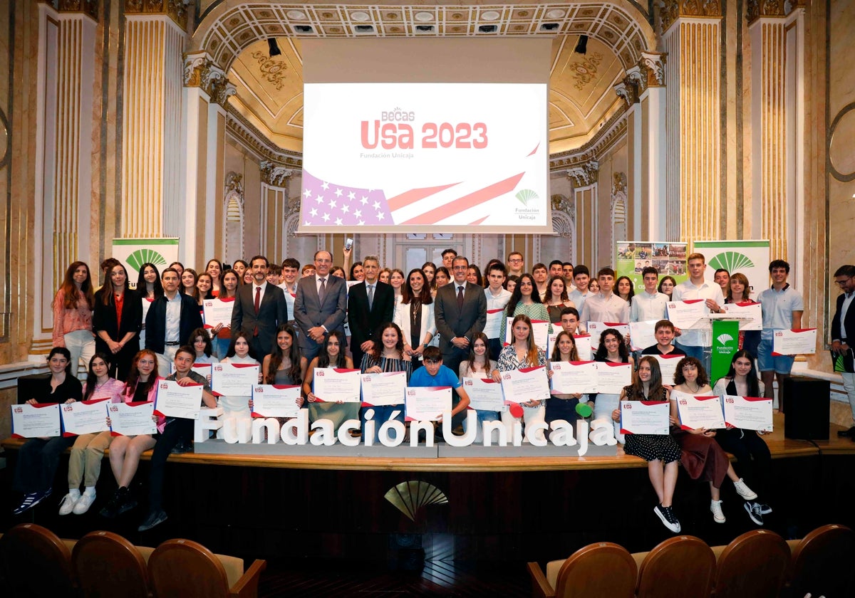 La Fundación Unicaja reparte un centenar de becas para su programa de inmersión lingüística en Estados Unidos