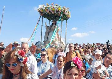 Romería Virgen de los Remedios | Un aguacero obliga a buscar refugio para la Patrona de la Campiña en una cochera