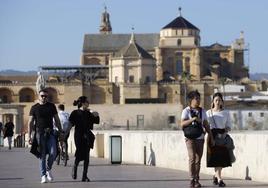 Sol y máximas por encima de 30 grados este lunes en Córdoba