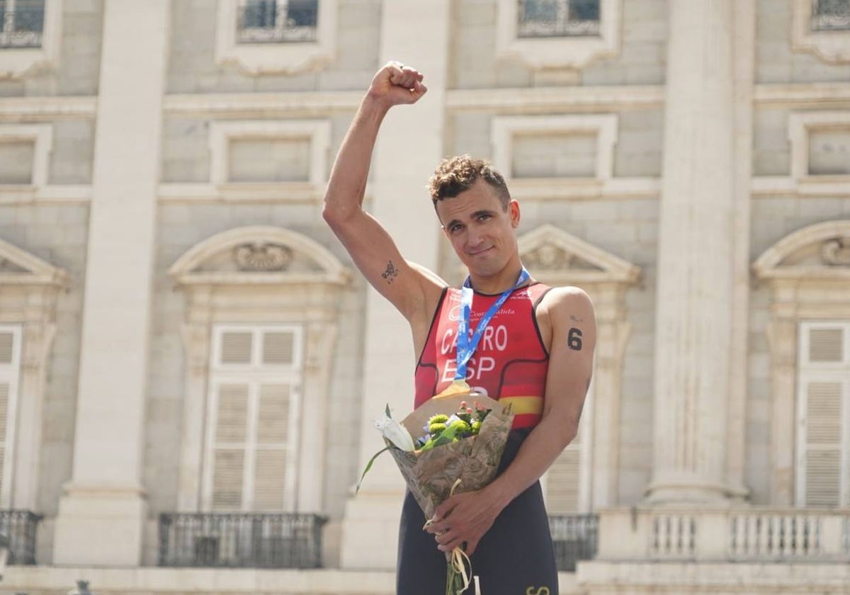 David Castro celebra la victoria con el Palacio Real de Madrid al fondo