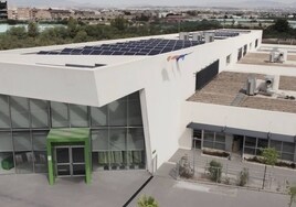 Los colegios De la Vega Baja de Alicante y Murcia ya evitan 37 toneladas de emisión de C02 anual con su transición a la energía solar