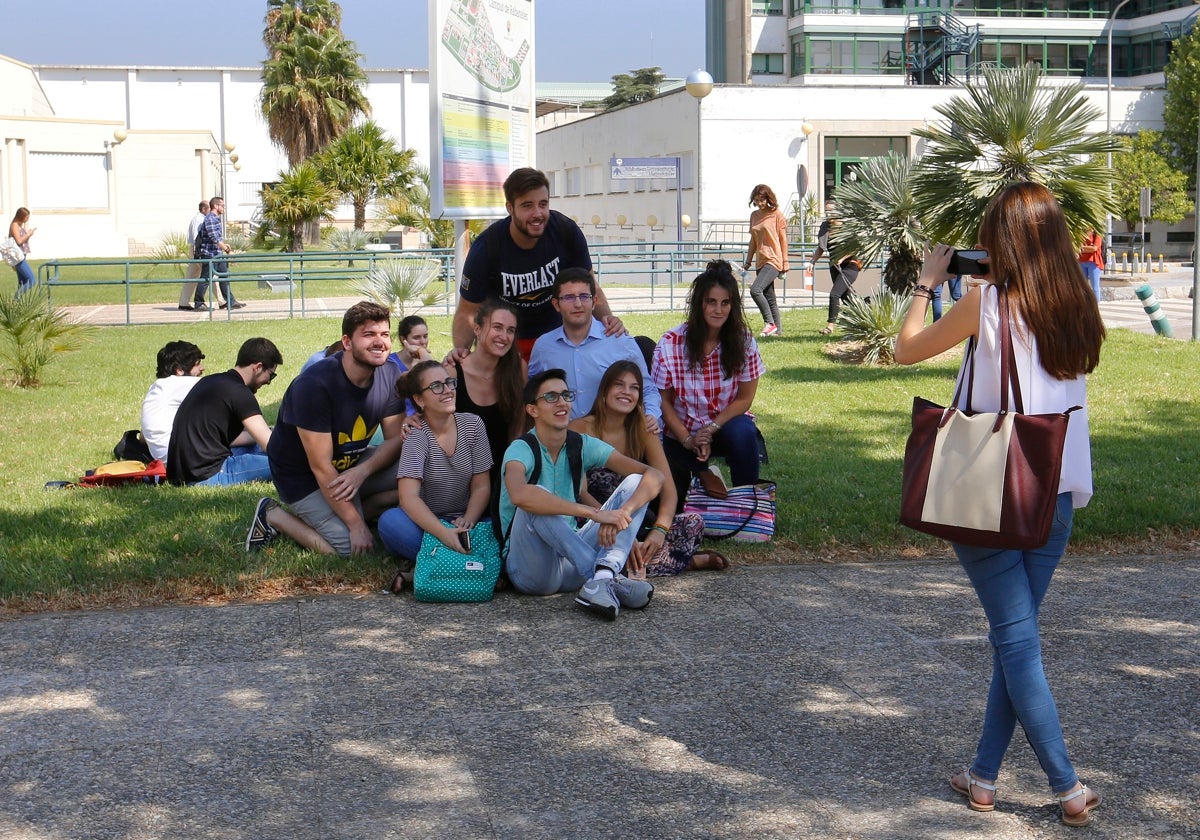 Estudiantes en el campus universitario de Rabanales de la Universidad de Córdoba