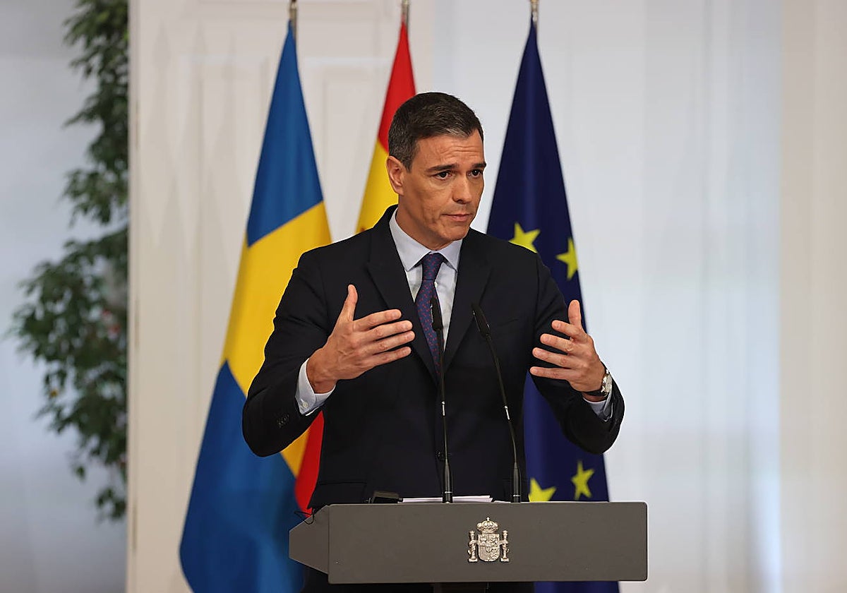 Pedro Sánchez, durante su intervención tras recibir al primer ministro de Suecia
