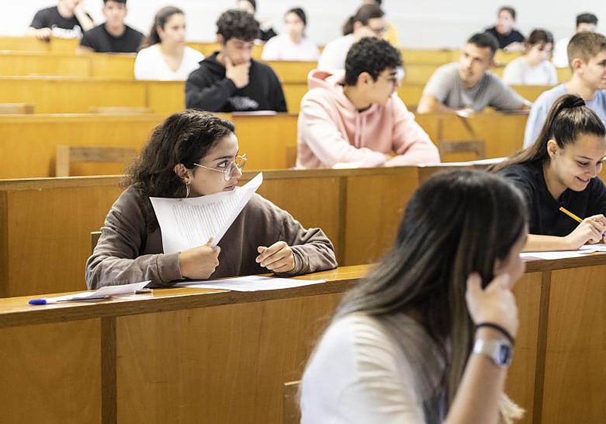 Los alumnos de Galicia empezaron este martes la EBAU con el examen de Historia de España
