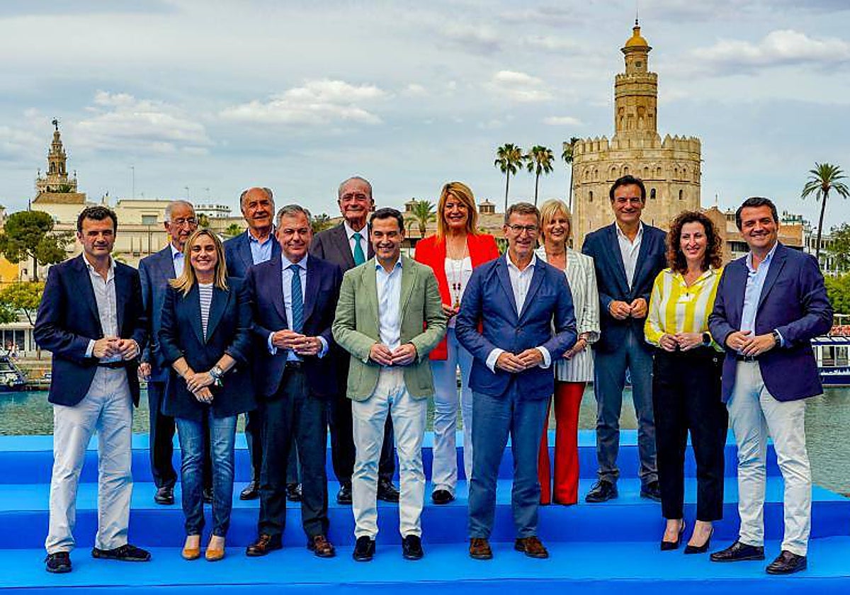 Feijóo y Moreno, junto a los alcaldables del PP de las principales poblaciones andaluzas