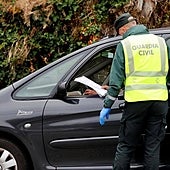 Cazan a un conductor que huyó de la policía borracho y con un niño de dos años en el regazo