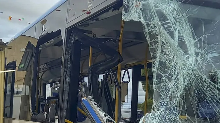 Un autobús se estrella contra una caseta de feria en Villares de la Reina (Salamanca) y provoca dos heridos