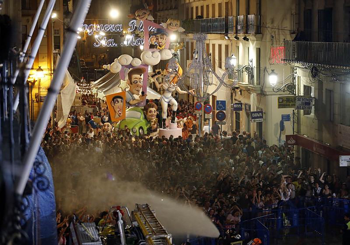 Imagen de archivo de la última Cremà de Fogueres, vivida entre multitudes