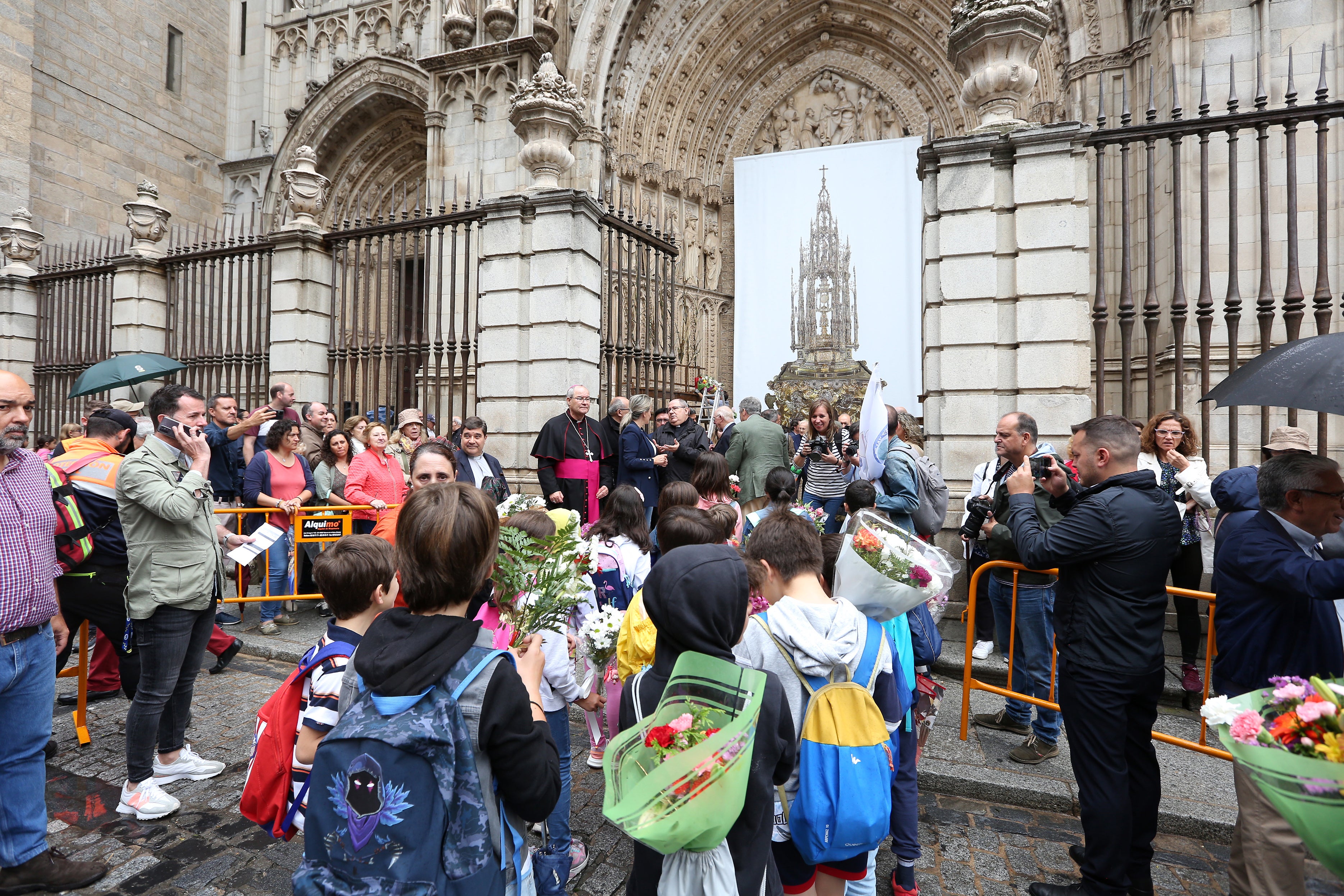 Todas las imágenes de la Ofrenda Floral del lluvioso Corpus toledano
