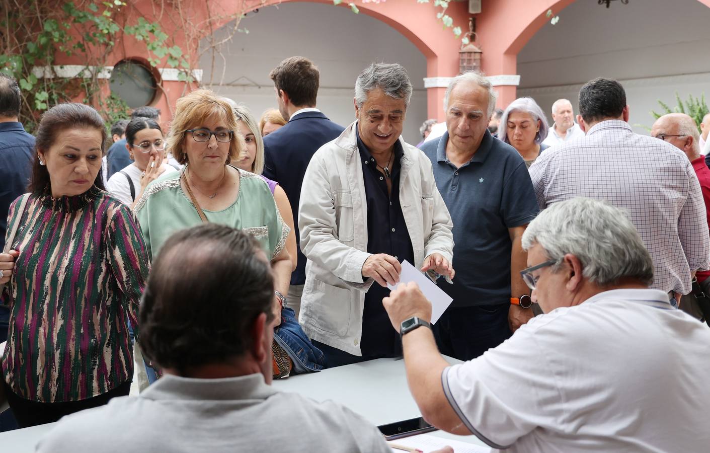 Fotos: El ambiente en el PSOE de Córdoba para aprobar las listas al 23J