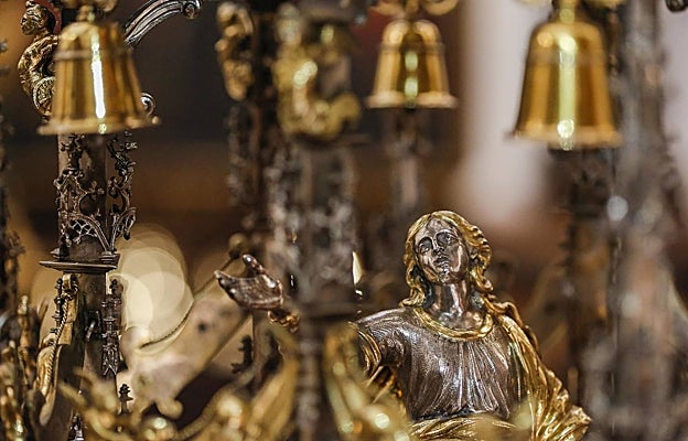 Campanas, en la zona superior de la imagen, que le dan un inconfundible sonido cuando está en movimiento