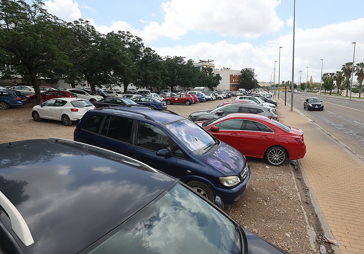 Espacio que se urbanizará con un nuevo aparcamiento en Compositor Rafael Castro