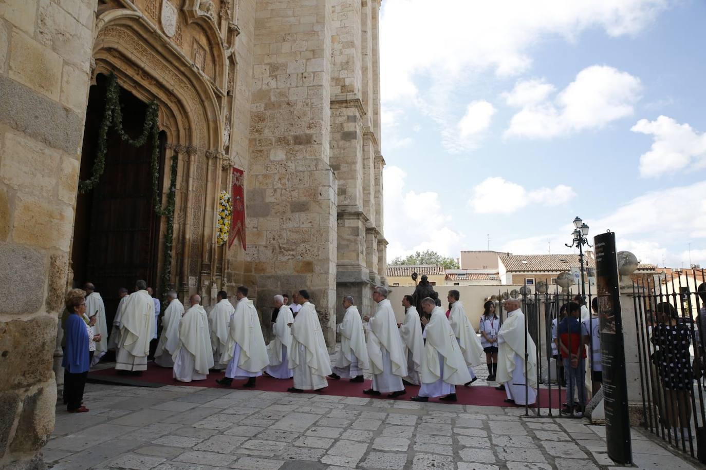 La ordenación y toma de posesión de Antonio Prieto como obispo de Alcalá de Henares, en imágenes