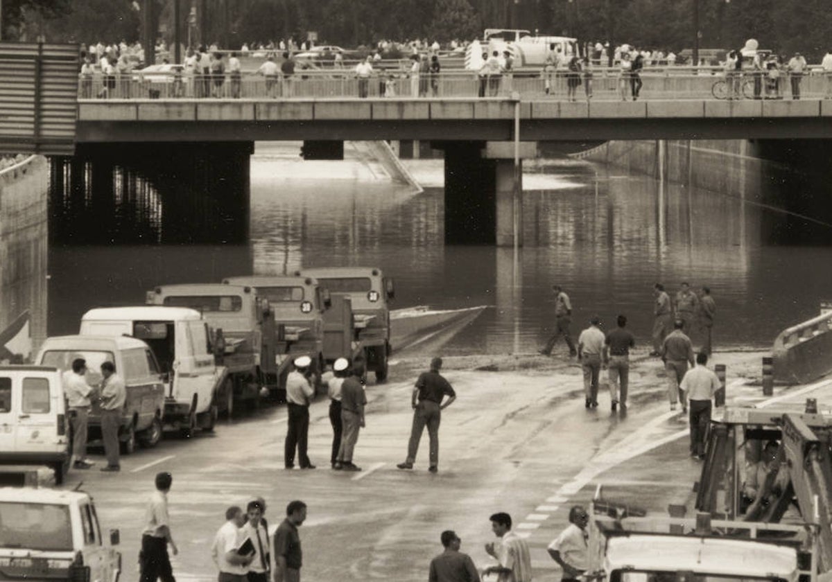 La M-30, inundada tras las tormentas del 24 de junio de 1995