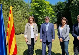 La nueva presidenta del Parlament visita a Puigdemont en su «primera reunión institucional»