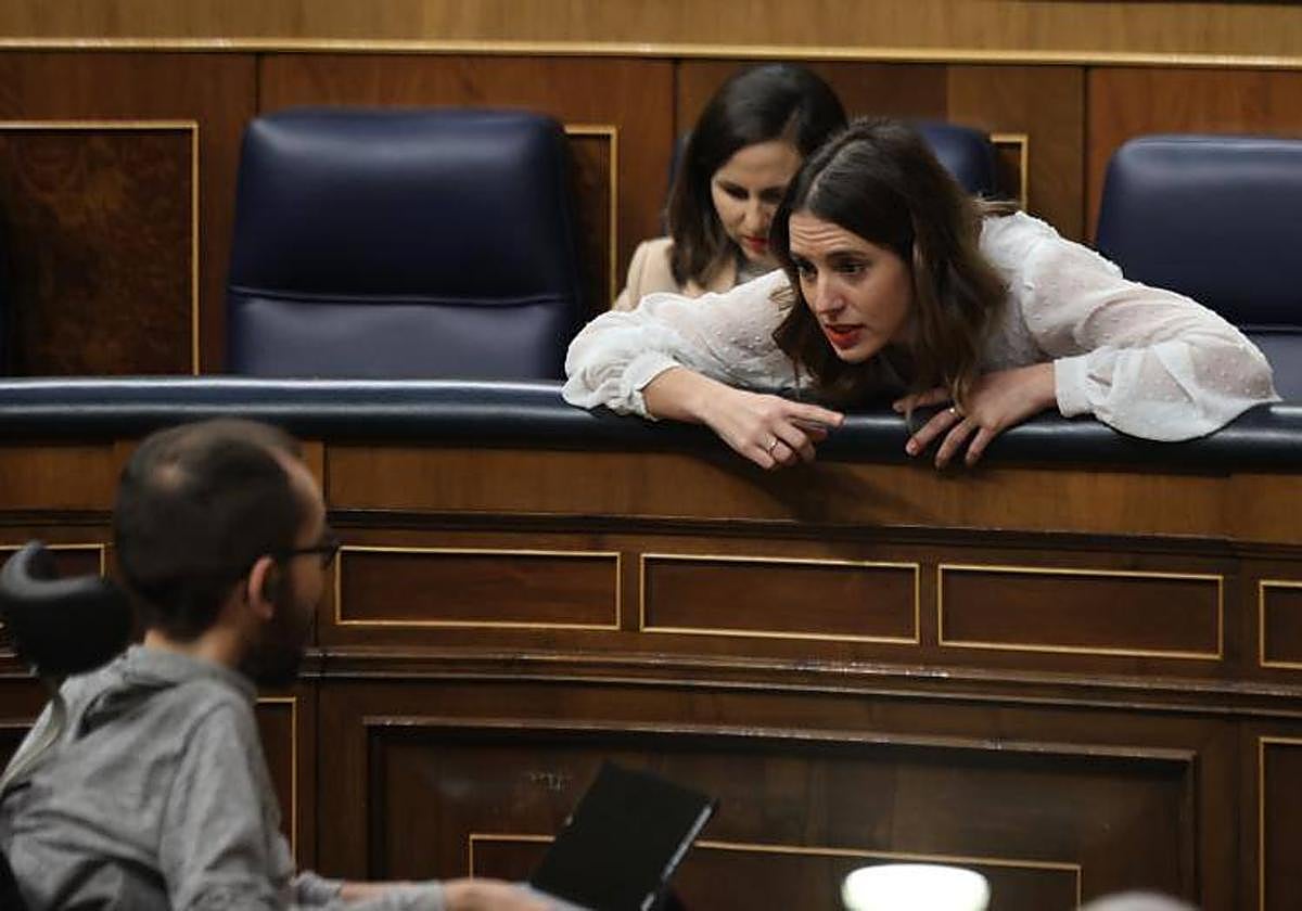 Irene Montero y Pablo Echenique en el Congreso de los Diputados