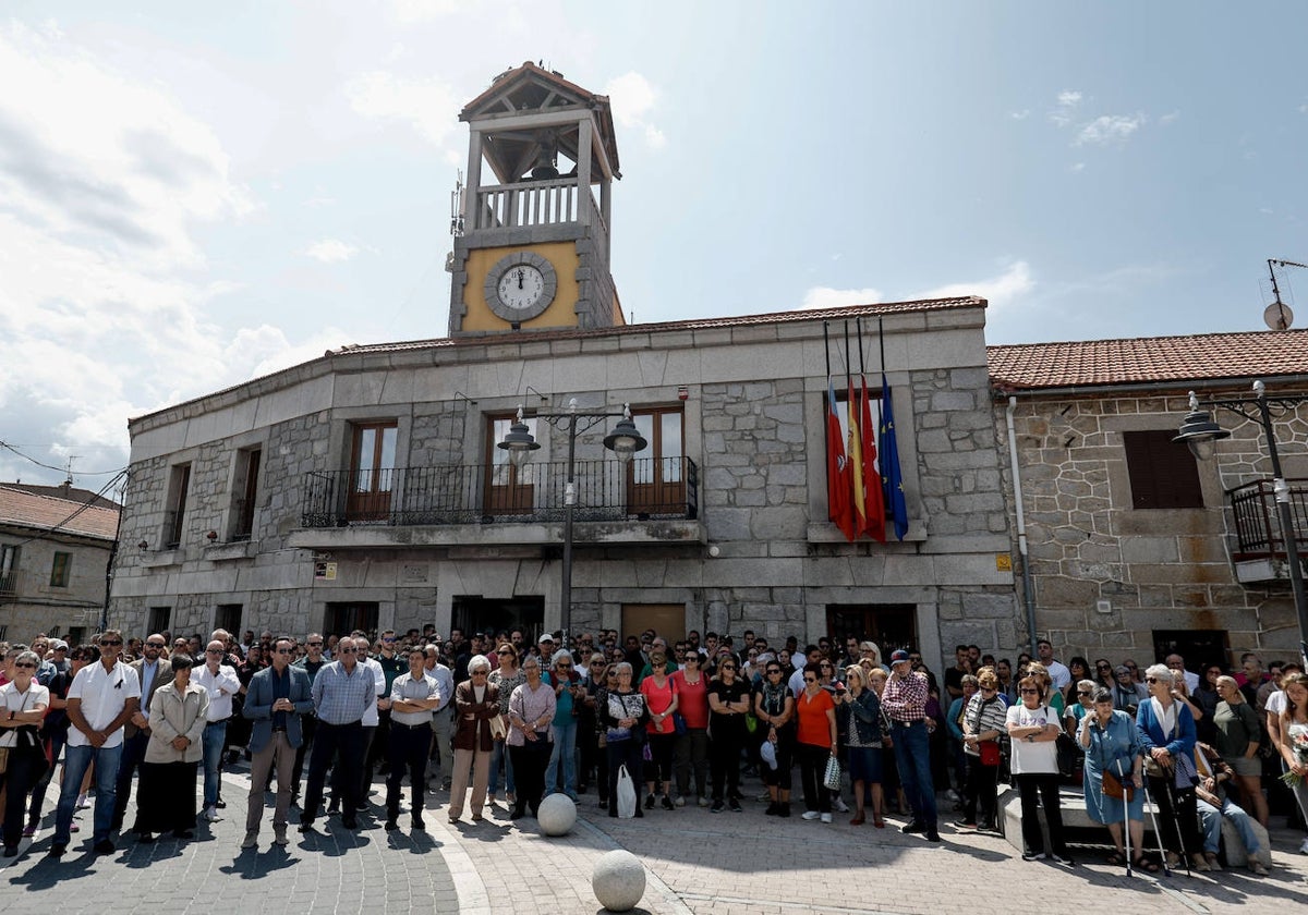 Concentración en homenaje a las cuatro víctimas mortales del accidente de tráfico de Collado Villalba