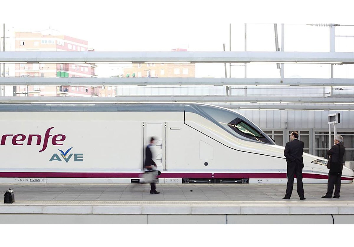 Imagen de archivo de un tren AVE en la Estación Valencia Joaquín Sorolla