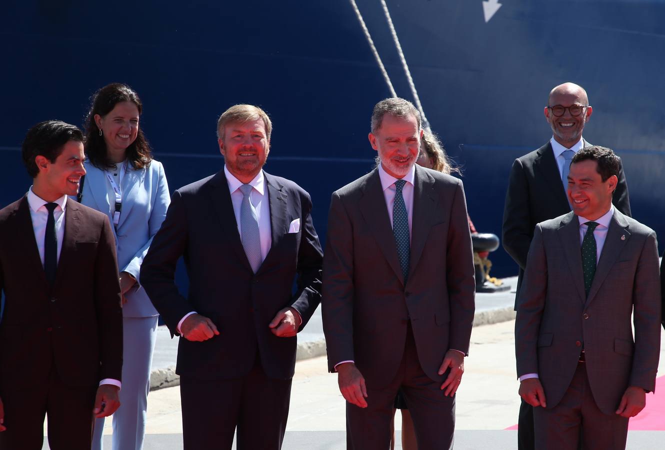 Los monarcas Felipe VI y Guillermo Alejandro asisten a la firma del acuerdo de Cepsa con Yara y Gasunie para impulsar el primer corredor de hidrógeno verde de Europa