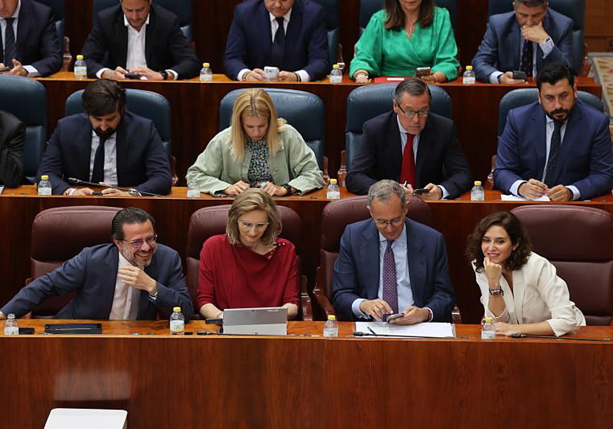 Díaz Ayuso, en la Asamblea este martes, con parte del que ha sido su equipo: Lasquetty, Paloma Martín y Ossorio