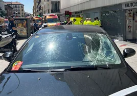 Atropello múltiple en Madrid: tres heridos después de que un coche invadiese la acera al chocar contra un taxi