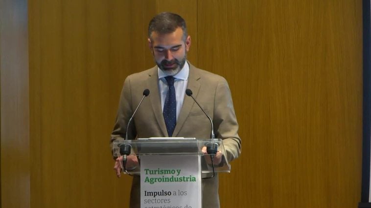 Fdez-Pacheco aboga por el turismo sostenible "que piden los turistas y exige el cambio climático"