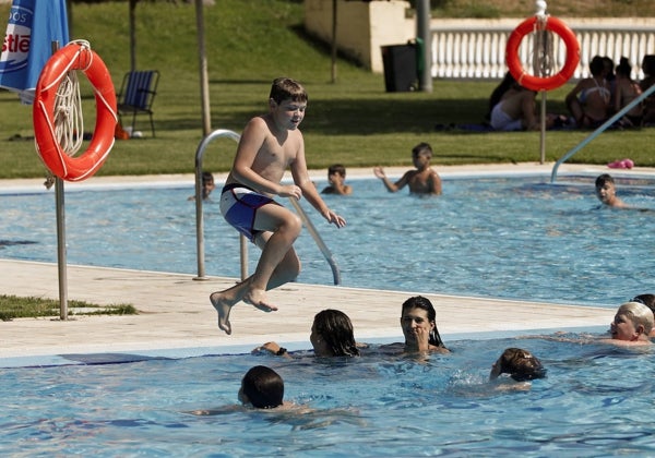 Piscinas donde refrescarte en Córdoba este fin de semana de alerta amarilla por el calor