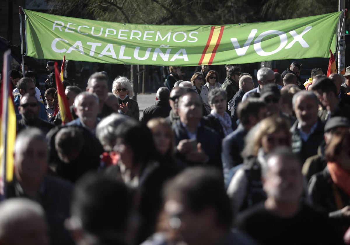 Pacncarta de Vox en una manifestación en Cataluña en noviembre de 2022