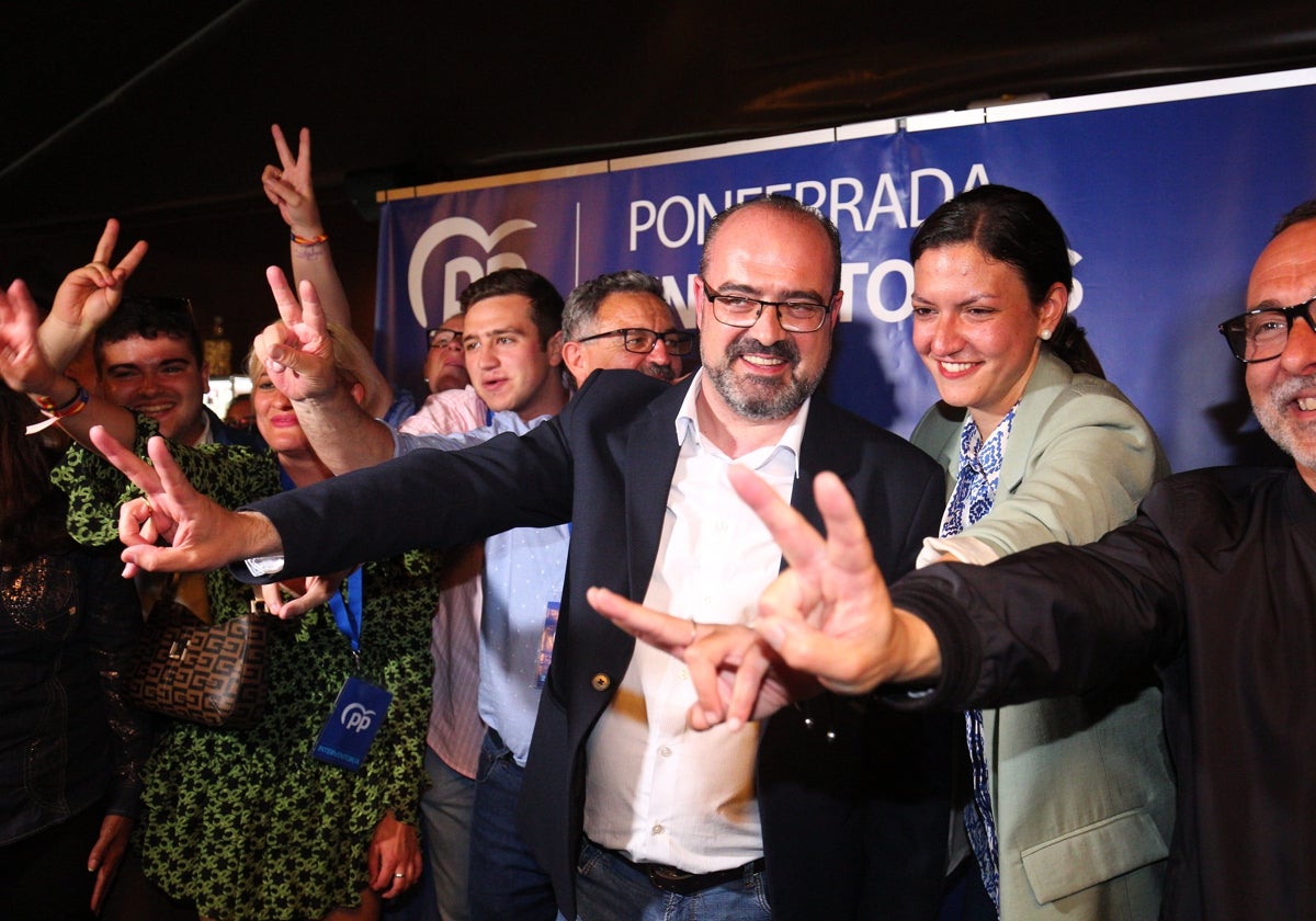 El candidato del PP a la Alcaldía de Ponferrada, Marco Morala, durante la noche electoral del 28M